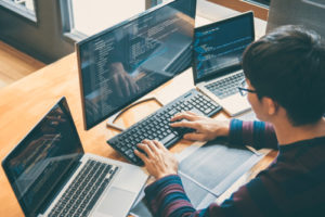 What’s the Difference Between PEOs and Brokers?